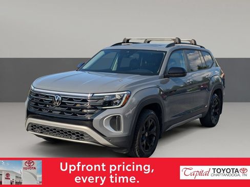 Used 2024 Volkswagen Atlas Peak Edition SE AWD/4WD image 5
