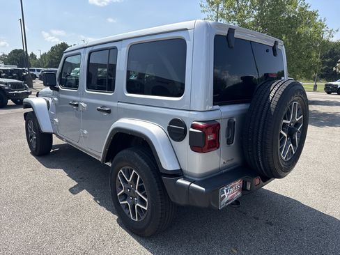 Used 2024 Jeep Wrangler Unlimited Sahara AWD/4WD image 5