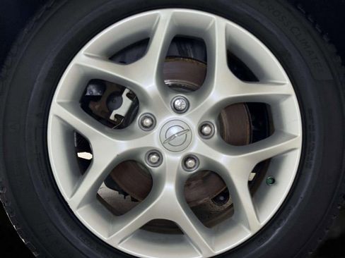 Used 2018 Chrysler Pacifica Touring Plus w/ Tire & Wheel Group FWD image 32