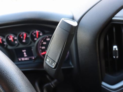 Used 2024 Chevrolet Silverado 2500 Custom w/ Custom Value Package image 8