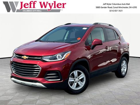Used 2022 Chevrolet Trax LT w/ LT Convenience Package AWD/4WD image 1