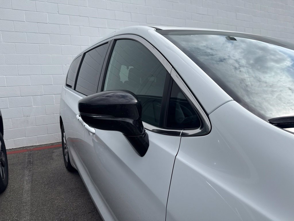 Used 2025 Chrysler Pacifica Select FWD image 6