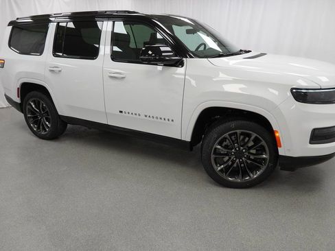 New 2025 Jeep Grand Wagoneer Series III w/ Rear Seat Video Group 1 image 9