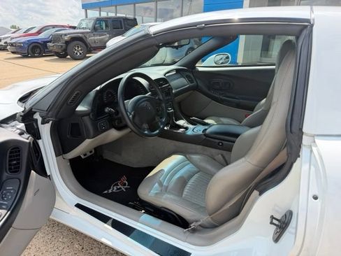 Used 2004 Chevrolet Corvette Coupe RWD image 8