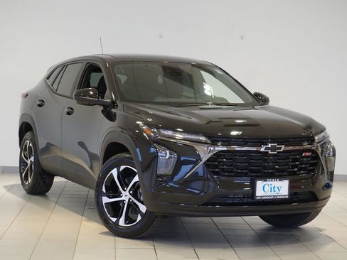 New 2026 Chevrolet Trax RS image 2