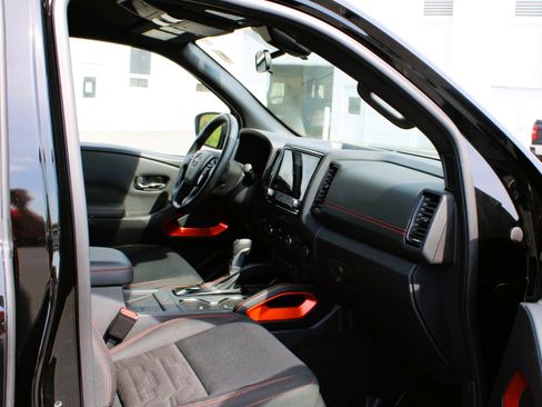 Used 2023 Nissan Frontier PRO-4X w/ Pro Convenience Package AWD/4WD image 16