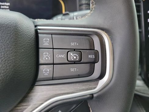 Used 2024 Jeep Wagoneer L Series II image 31