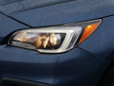 Used 2017 Subaru Outback 2.5i Premium image 16