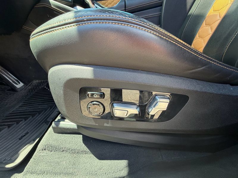 Used 2021 BMW X5 M Competition w/ Premium Package AWD/4WD image 25