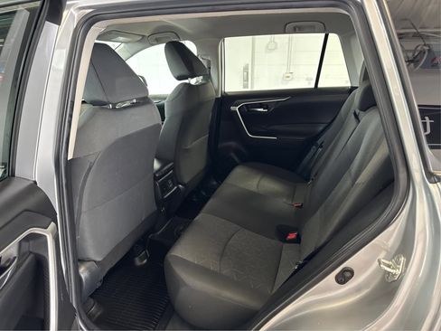 Used 2022 Toyota RAV4 XLE AWD/4WD image 10