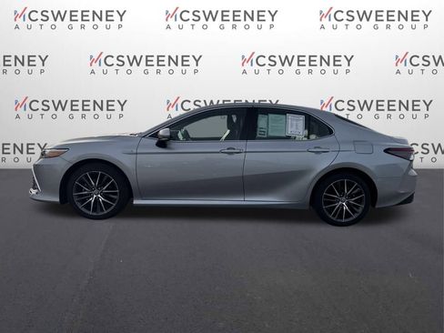 Used 2021 Toyota Camry XLE image 2