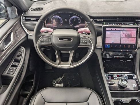 New 2025 Jeep Grand Cherokee Limited image 11