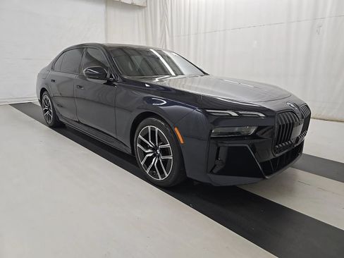 Used 2023 BMW i7 xDrive60 AWD/4WD image 10