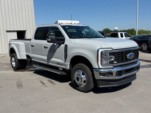 New 2026 Ford F350 4x4 Crew Cab DRW Super Duty image 2