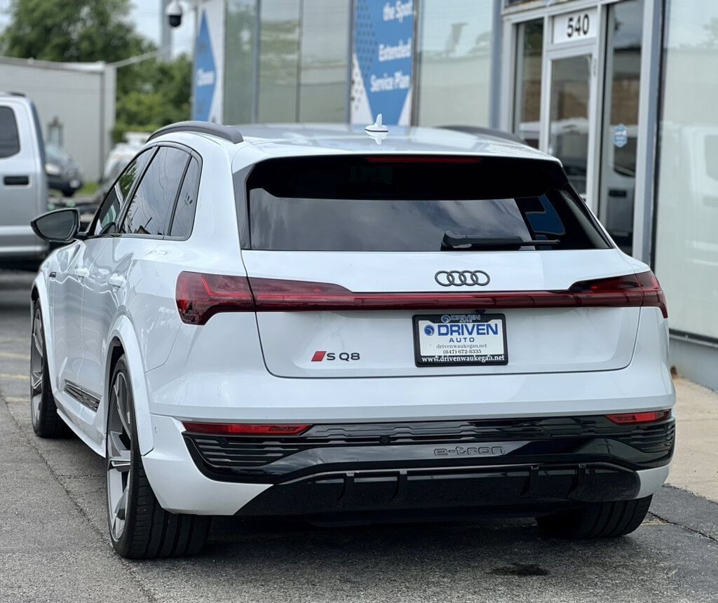 Used 2024 Audi Q8 e-tron Prestige w/ Prestige Package AWD/4WD image 3