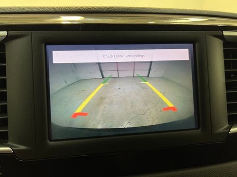 Used 2022 Chrysler Voyager LX image 25