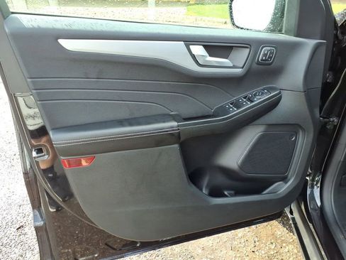 Used 2025 Ford Escape Platinum image 13