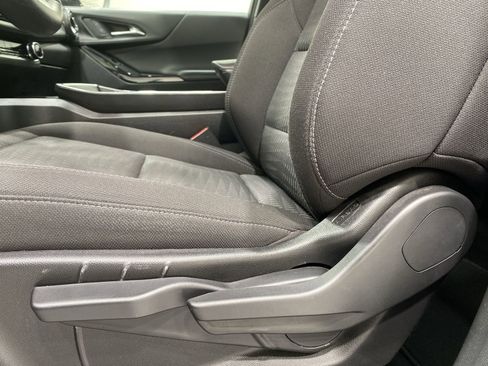 Used 2025 Chevrolet Equinox LT AWD/4WD image 12