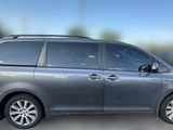 Used 2017 Toyota Sienna XLE image 2