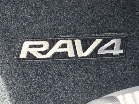 Used 2015 Toyota RAV4 LE FWD image 25