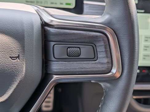 Used 2024 Rivian R1S Adventure AWD/4WD image 30