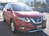 Used 2017 Nissan Rogue SV image 3