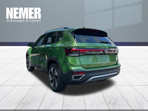 New 2026 Volkswagen Taos SE AWD/4WD image 2