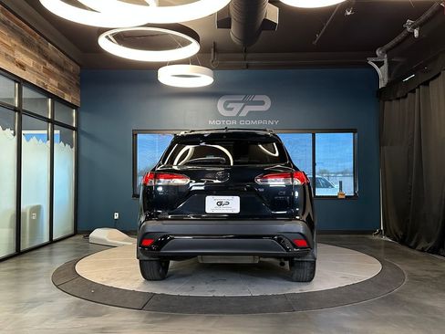 Used 2024 Toyota Corolla Cross SE image 4