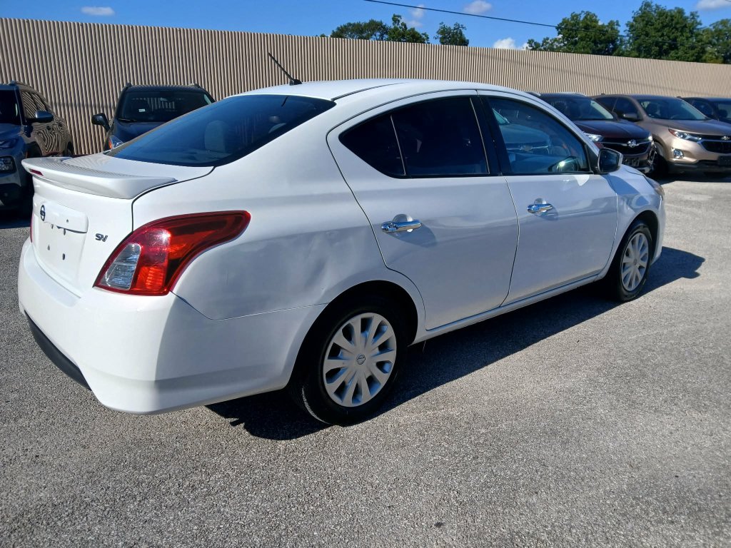 Used 2016 Nissan Versa SV FWD image 5