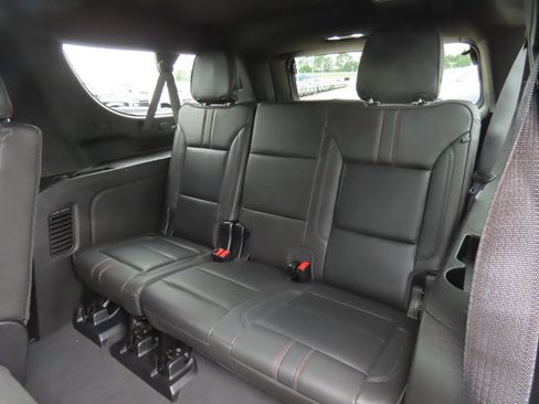 Used 2023 Chevrolet Suburban RST w/ Luxury Package RWD image 15
