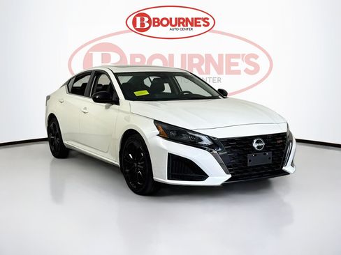 Used 2023 Nissan Altima 2.5 SR w/ SR Premium Package AWD/4WD image 1
