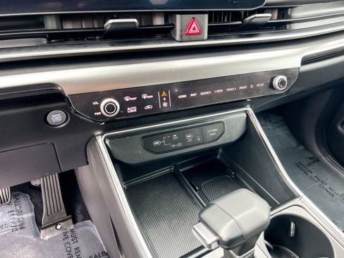Certified 2025 Kia Carnival SX image 22