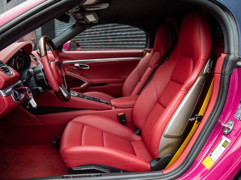Certified 2024 Porsche 718 Boxster RWD image 5