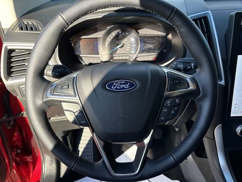 Used 2022 Ford Edge SEL w/ Convenience Package image 11