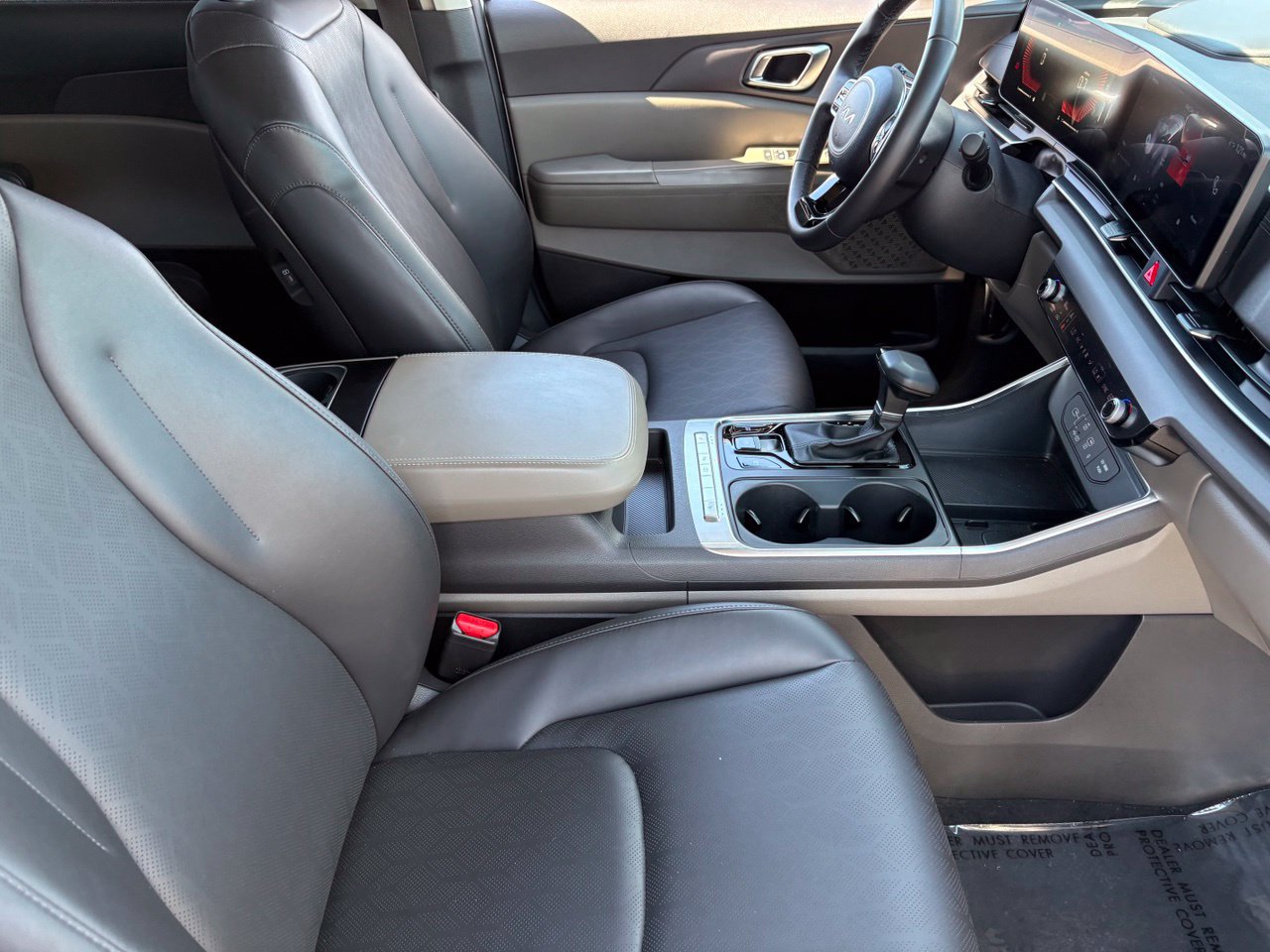 Used 2025 Kia Carnival EX FWD image 14