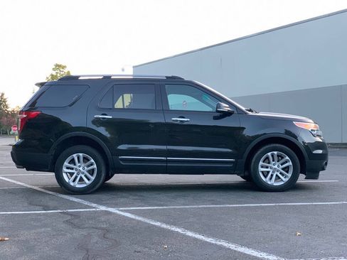 Used 2015 Ford Explorer XLT AWD/4WD image 6
