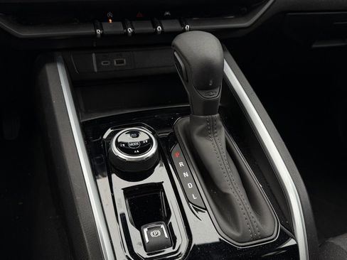 Used 2024 Chevrolet Colorado Trail Boss w/ Technology Package image 18