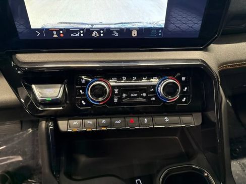 Used 2024 GMC Sierra 1500 AT4 w/ Technology Package AWD/4WD image 23
