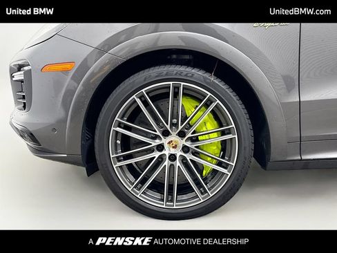Used 2023 Porsche Cayenne Turbo S AWD/4WD image 2