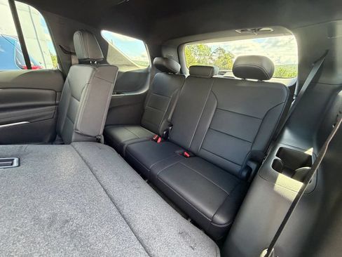 New 2027 Chevrolet Traverse LT w/ Sun and Wheel Package AWD/4WD image 11