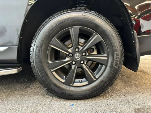 Used 2012 Toyota Highlander SE w/ Tow Pkg AWD/4WD image 9