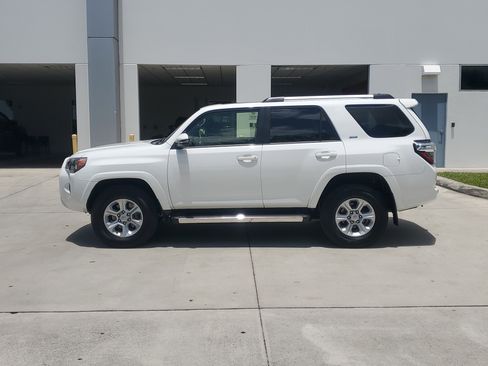 Certified 2024 Toyota 4Runner SR5 Premium w/ Moonroof Package AWD/4WD image 6