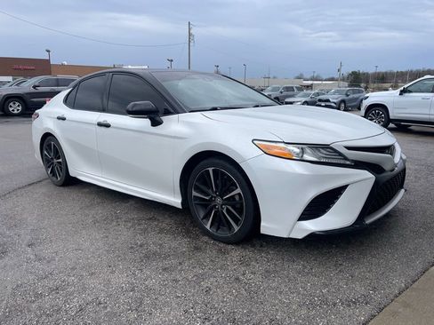 Used 2020 Toyota Camry XSE image 2