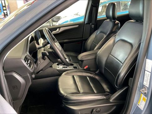 Used 2024 Ford Escape Platinum image 3