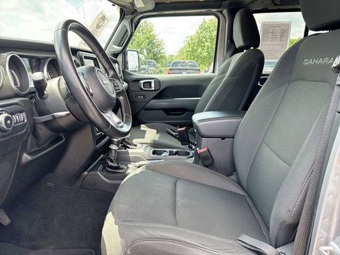 Used 2019 Jeep Wrangler Unlimited Sahara AWD/4WD image 19