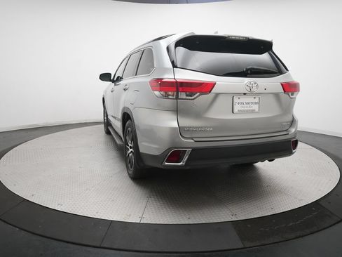 Used 2018 Toyota Highlander XLE AWD/4WD image 36