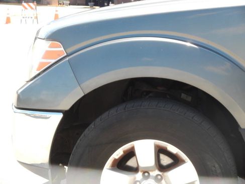 Used 2009 Nissan Frontier SE w/ SE Value Truck Pkg AWD/4WD image 13