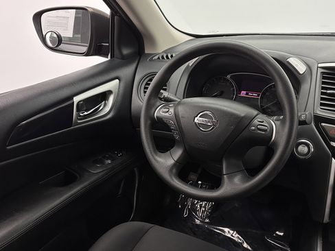 Used 2020 Nissan Pathfinder S image 25