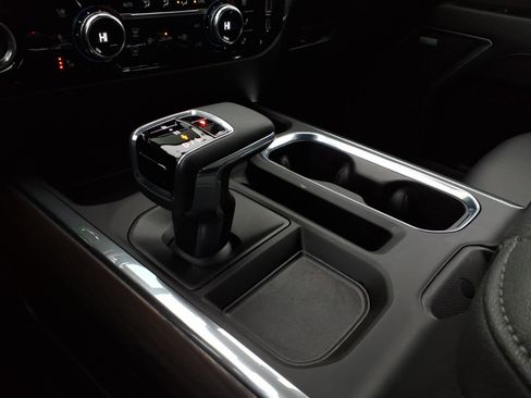 Used 2024 GMC Sierra 1500 SLT w/ SLT Convenience Package image 21