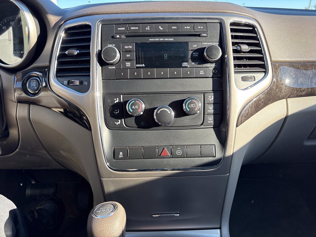 Used 2012 Jeep Grand Cherokee Laredo w/ Laredo E Group AWD/4WD image 26